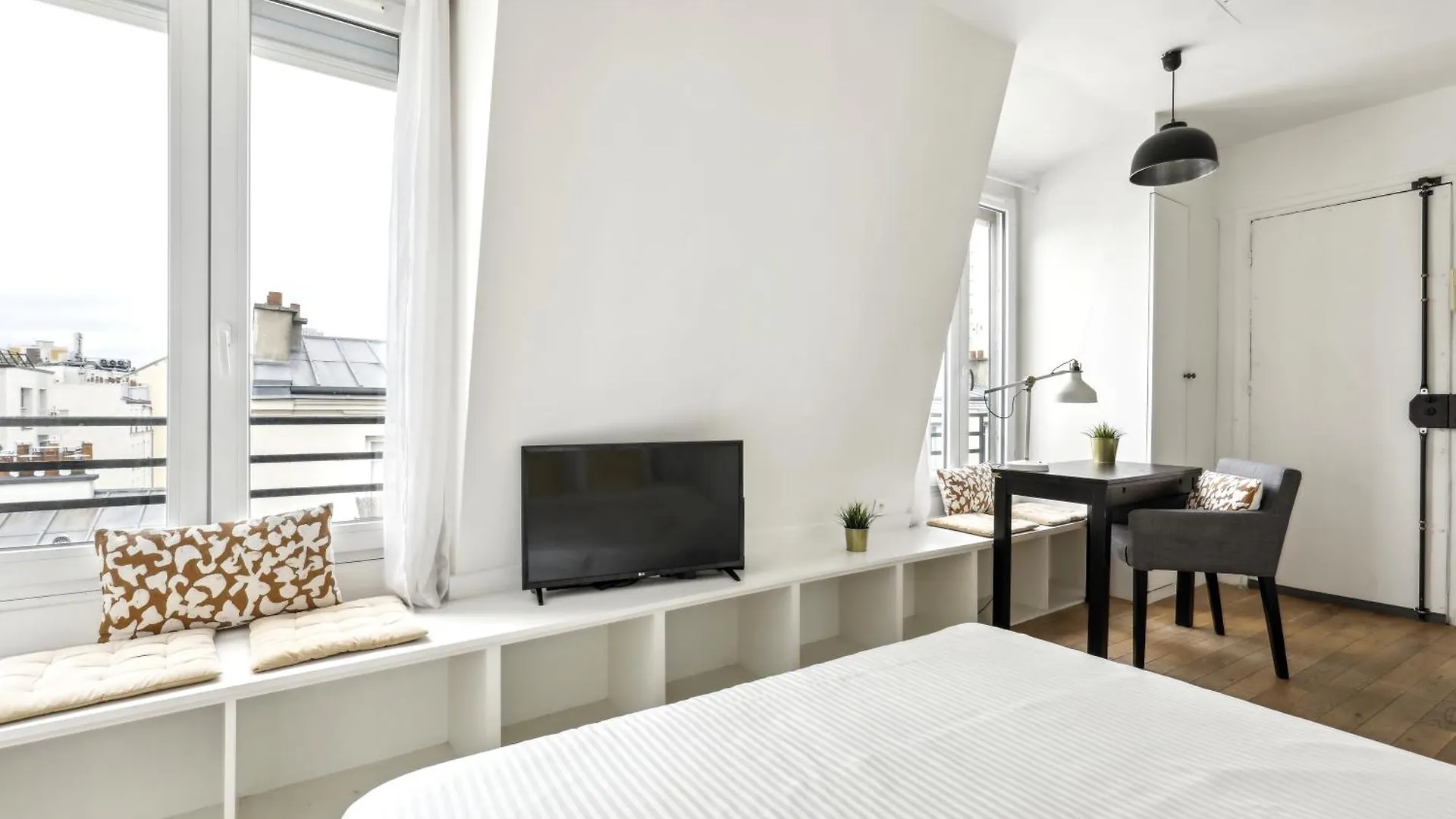 Bright Top Floor Studio Near Pere Lachaise Paris Lägenhet